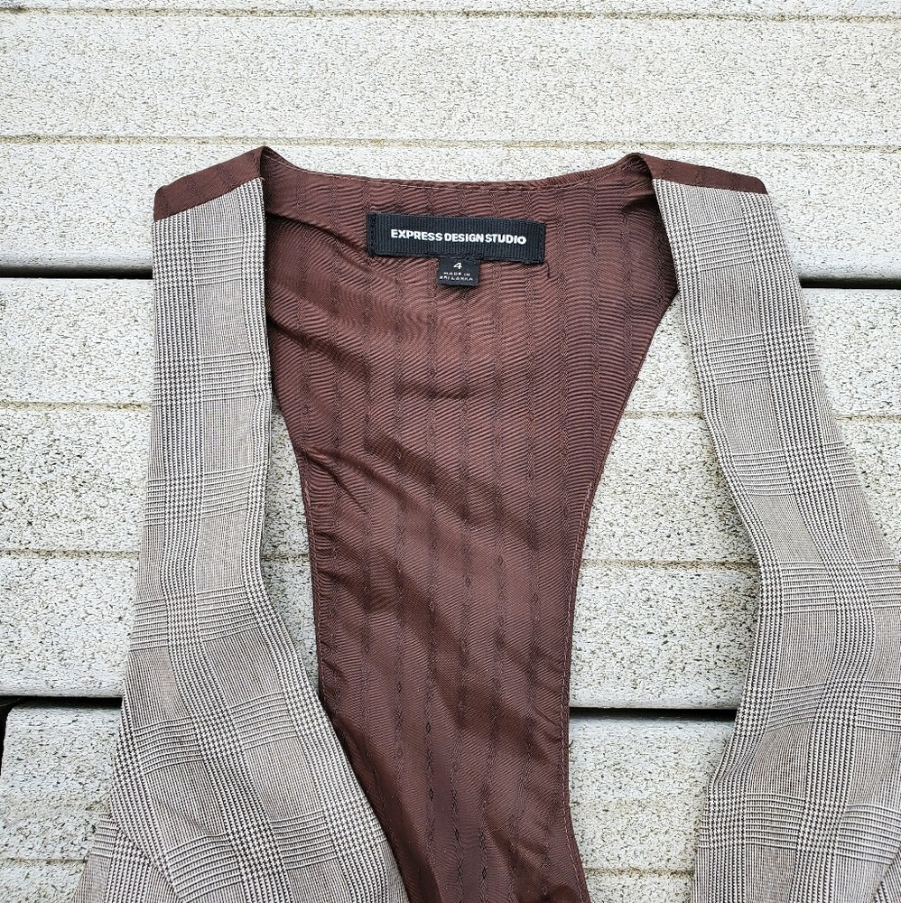 EUC Express Racer Back Vest - Picture 4 of 5